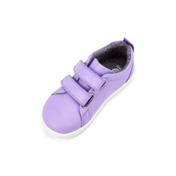 נעל לתינוקות בצבע תכלת סקוץ סולייה לבנה רקע לבן