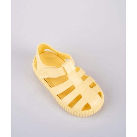 נעלי ים בצבע צהוב בהיר של חברת איגור לוגו איגור