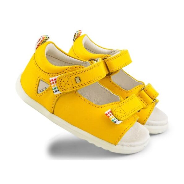 נעלי צעד ראשון פתוחות של בובוקס עם רצועות סקוטש בצבע צהוב - צילום צידי